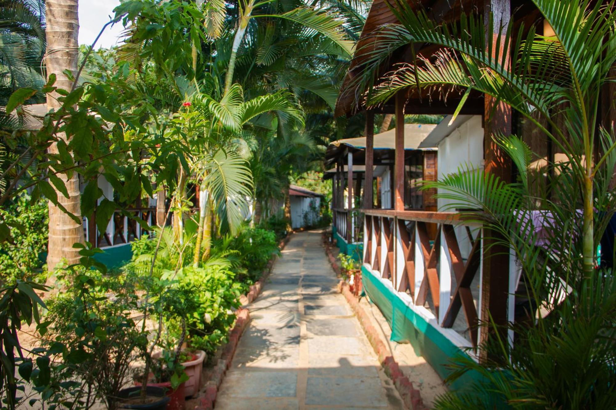 Hotel Cuba Patnem Patnem Beach Esterno foto